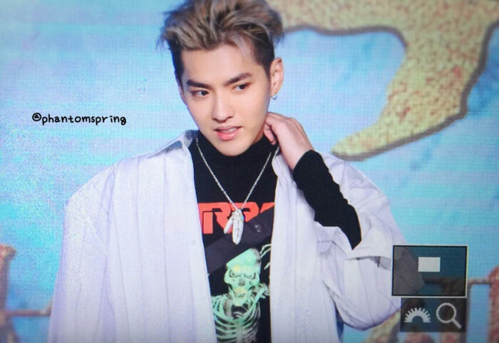 吴亦凡 kris exo 花美男 偶像 明星 帅哥 小鲜肉 锁屏 人物 杂志 屏保