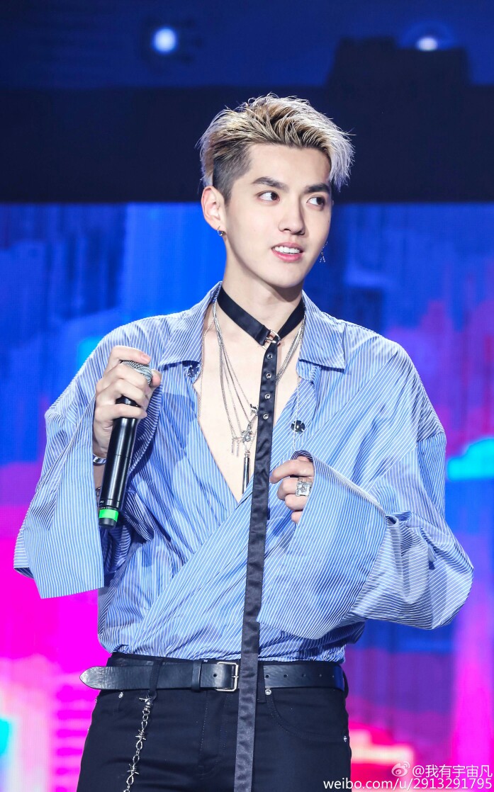 吴亦凡 kris exo 花美男 偶像 明星 帅哥 小鲜肉 锁屏 人物 杂志 屏保