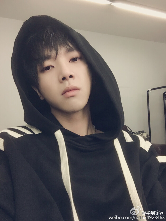 华晨宇 更博图 高清壁纸 头像