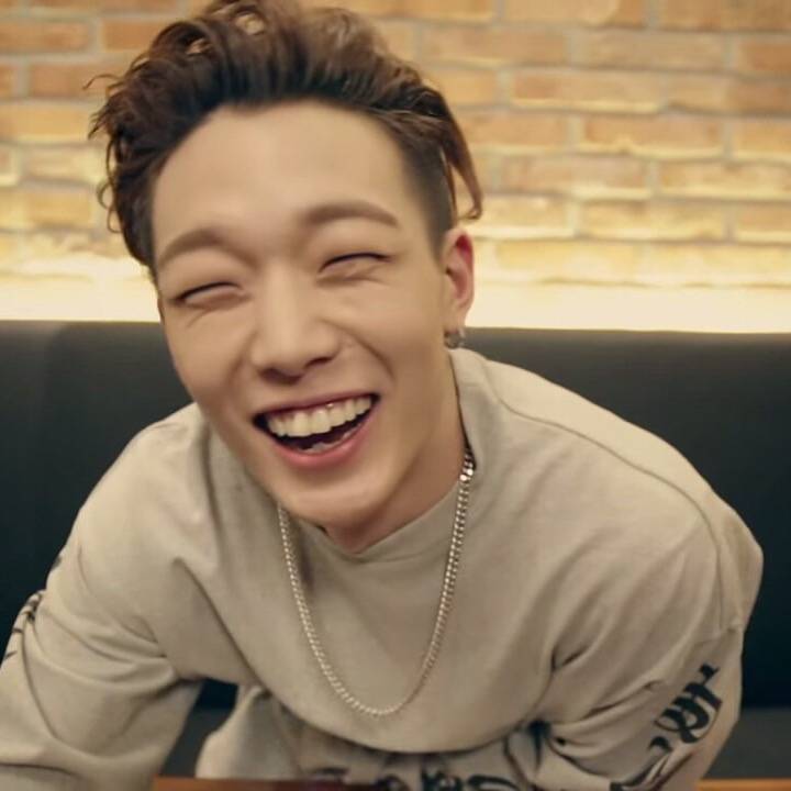 ikon raper金知元bobby 兔牙比