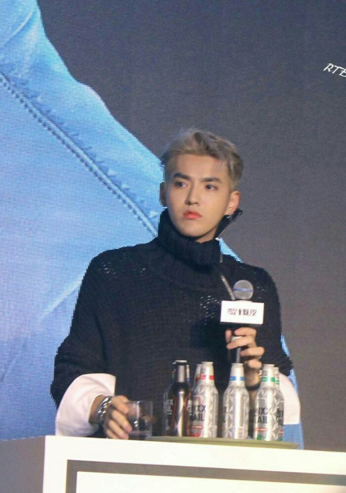 吴亦凡 kris exo 花美男 偶像 明星 帅哥 小鲜肉 锁屏 人物 杂志 屏保