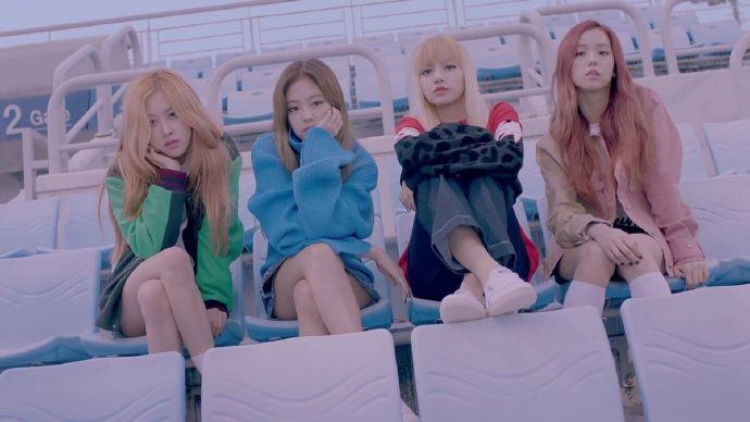 的女子组合, 由jennie kim,金智秀,朴彩英( rosé),lisa四名成员组成