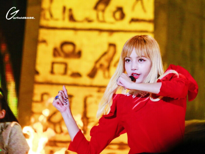 blackpink lisa cr.