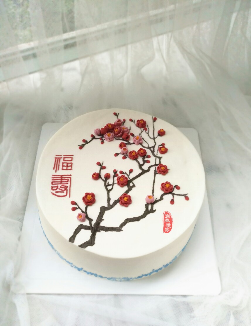 同事都会给奶奶定个生日蛋糕,去年是花开富贵,今年选梅花作为主题