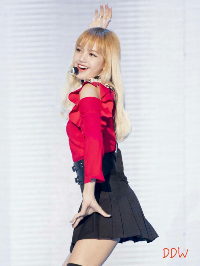 blackpink lisa cr.