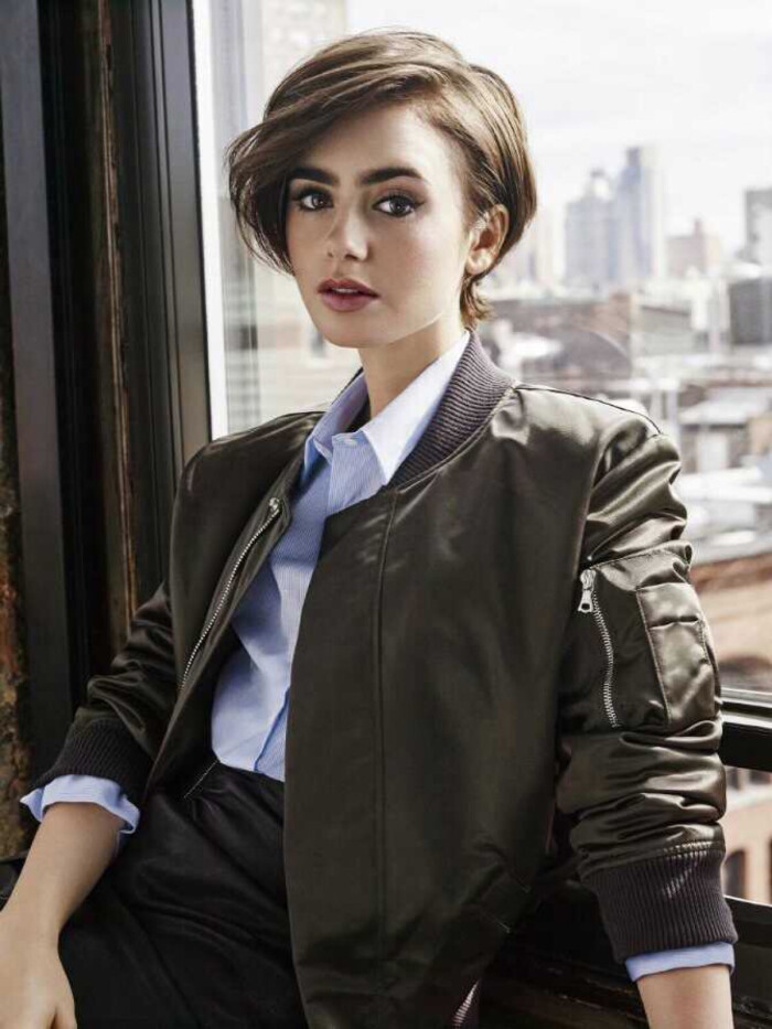 莉莉·柯林斯(lily collins),1989年3月18日出生于英国,英国裔美国