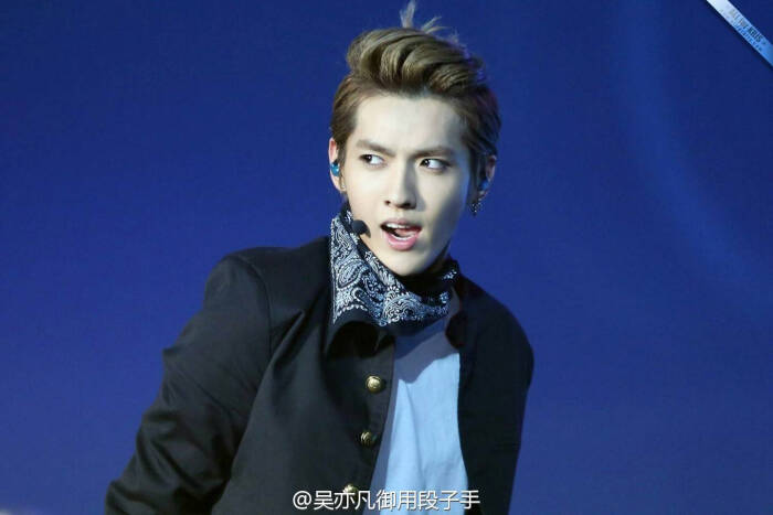 吴亦凡 kris exo 花美男 偶像 明星 帅哥 小鲜肉 锁屏 人物 杂志 屏保