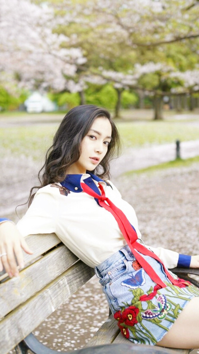 【angelababy清新少女写真 实力证明樱花真女神】angelababy曝光全新