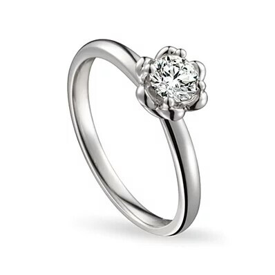 钻戒多作为订婚戒指,由男方赠送给女方作为…