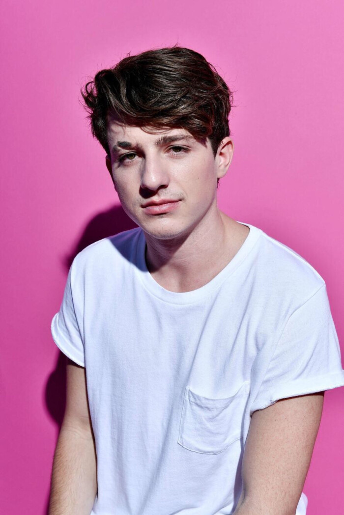 查理·普斯(charlie puth),1991年12月2日出生于美国新泽西州,美国男