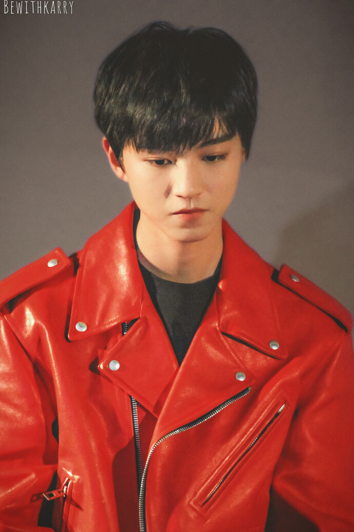 红衣少年凯皇包