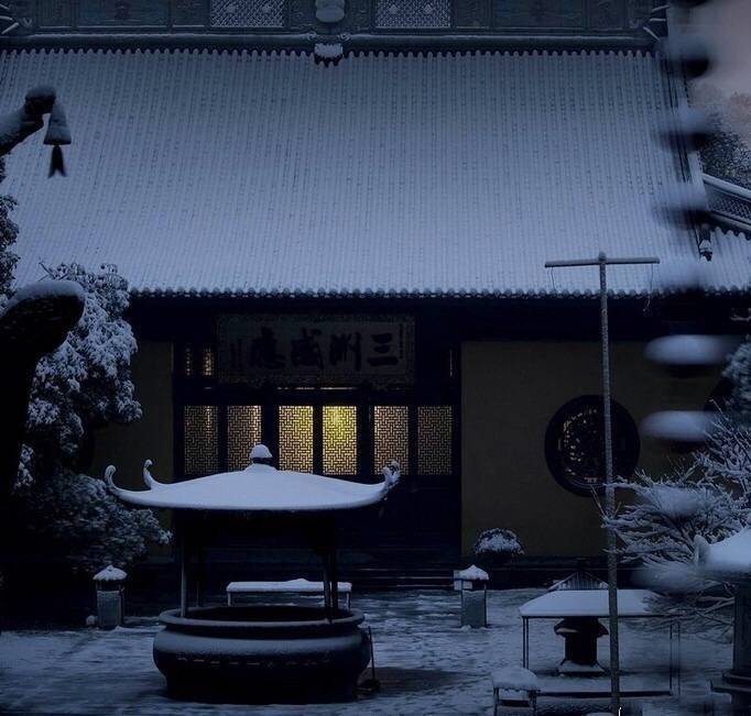 绿蚁新醅酒,红泥小火炉.晚来天欲雪,能饮一杯无? via中国书画诗词院