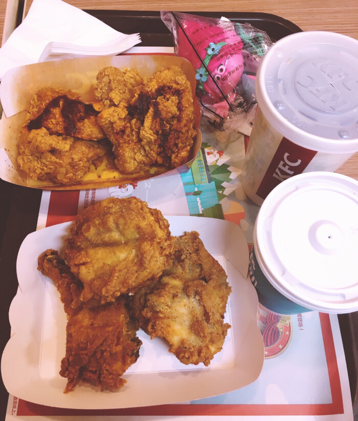 kfc 圣诞炸鸡桶