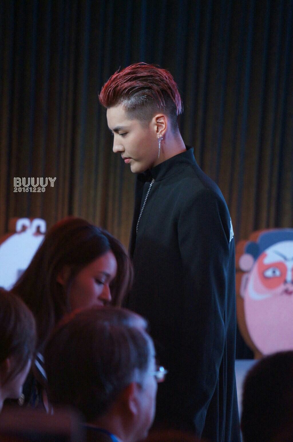 吴亦凡 kris exo 花美男 偶像 明星 帅哥 小鲜肉 锁屏 人物 杂志 屏保