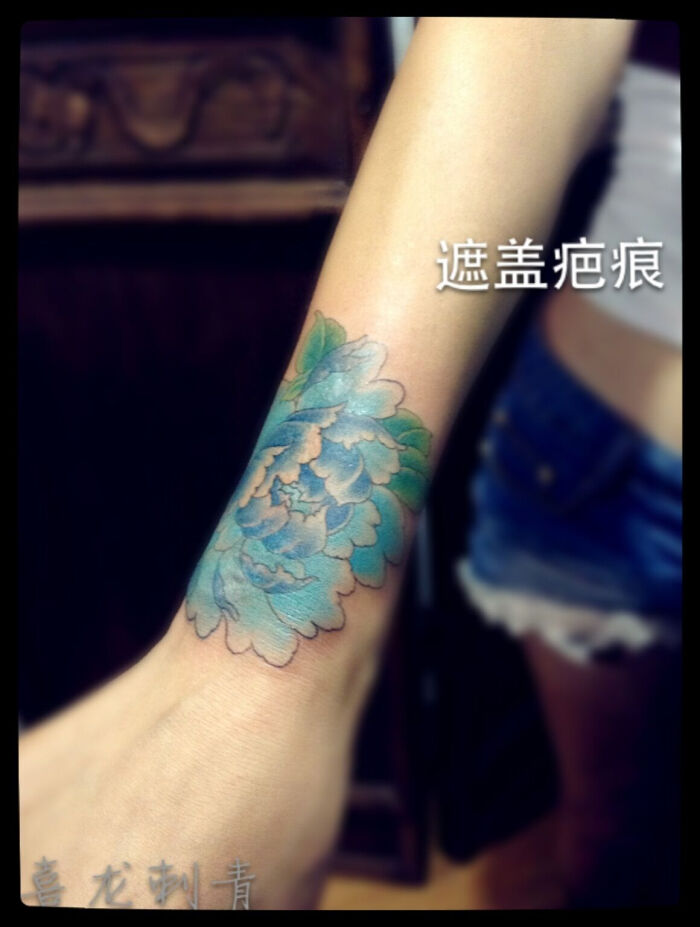 手部手腕遮盖纹身图案 彩色牡丹刺青纹身 设计tattoo 吉林纹身