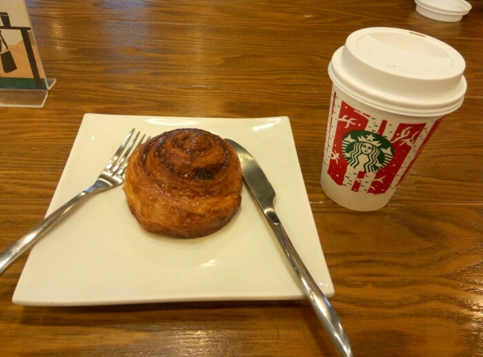 郑州二七广场星巴克 旋风玉桂酥 豆奶拿铁…-堆