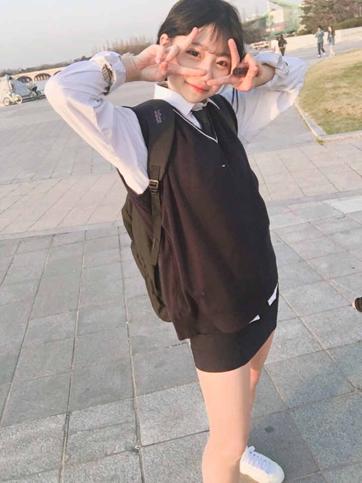 微博:吴玧周ox 超可爱的韩国女高中生