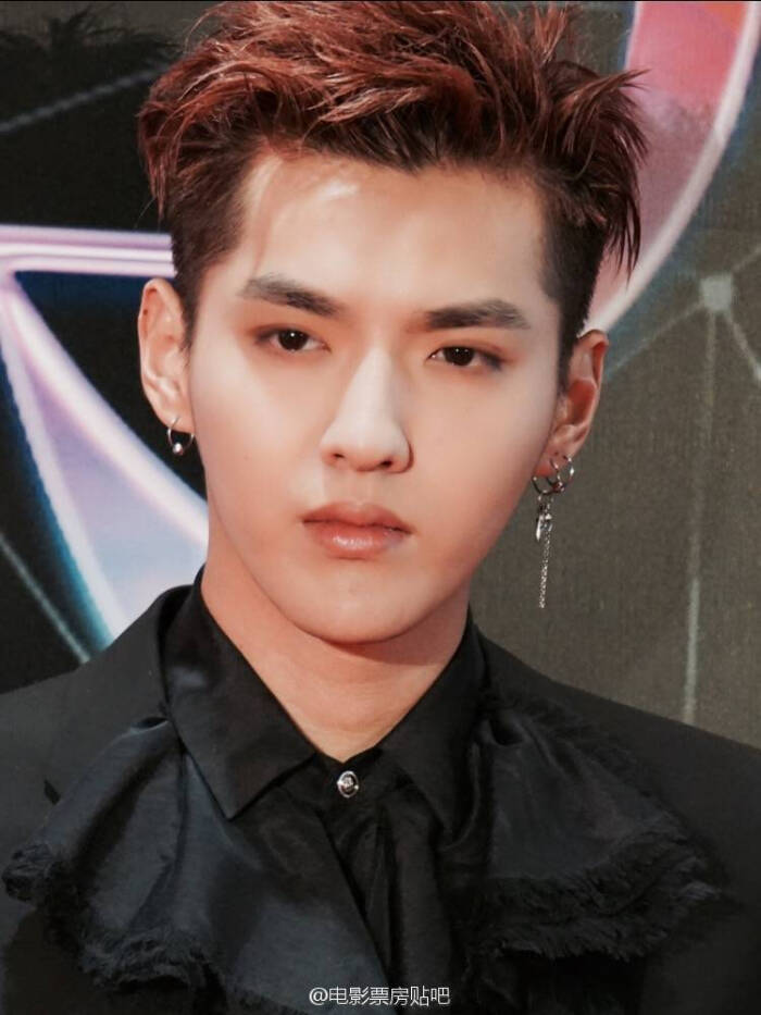 吴亦凡 kris exo 花美男 偶像 明星 帅哥 小鲜肉 锁屏 人物 杂志 屏保