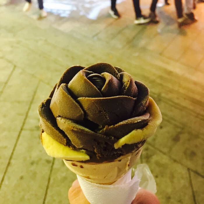 在厦门吃到的土耳其冰激凌哈哈哈,玫瑰花形状