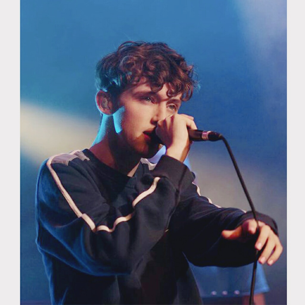 troye sivan 好久没传图了,忙的要死 #头像#壁纸#存图舔颜戳戳美颜