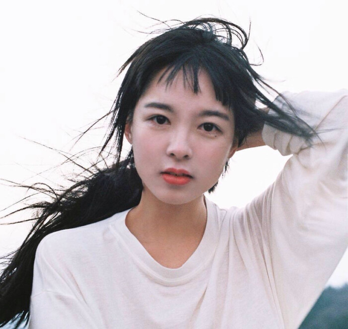 每朵云都下落不明  每轮月亮都不知所踪