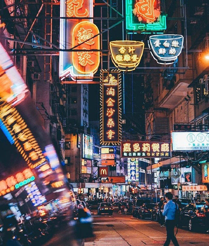 [cp]香港街头的夜晚[/cp]