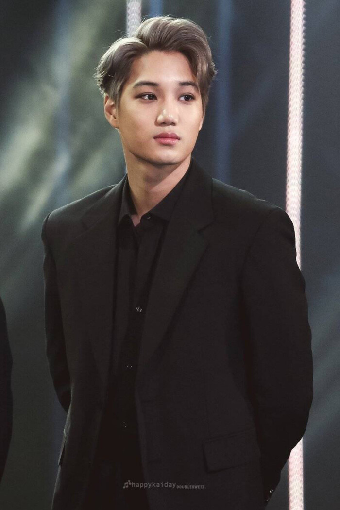 exo 金钟仁 kai 0114生日快乐 一起走下去吧!