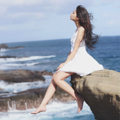 你说你喜欢孤单喜欢下雨喜欢一个人打伞by:姜