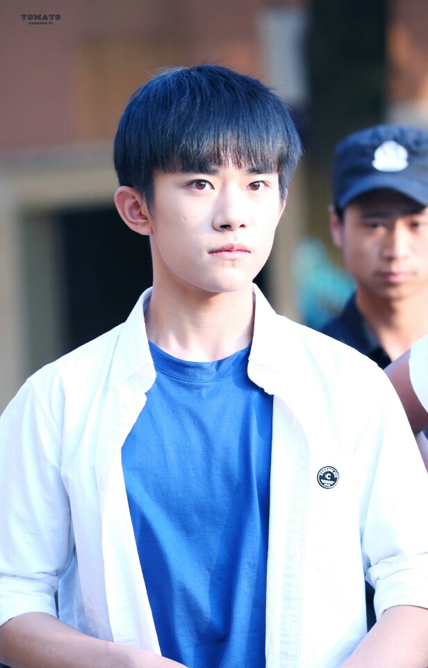 易烊千玺#tfboys 电视剧我们的少年时代拍摄花絮 高清 帅气