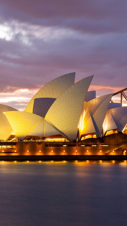 是新南威尔士州的首府,是澳大利亚,大洋洲及南半球第一大城市和港口