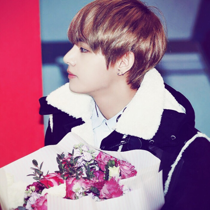 防弹少年团BTS 田柾国首尔艺术高中毕业典礼 金泰亨v