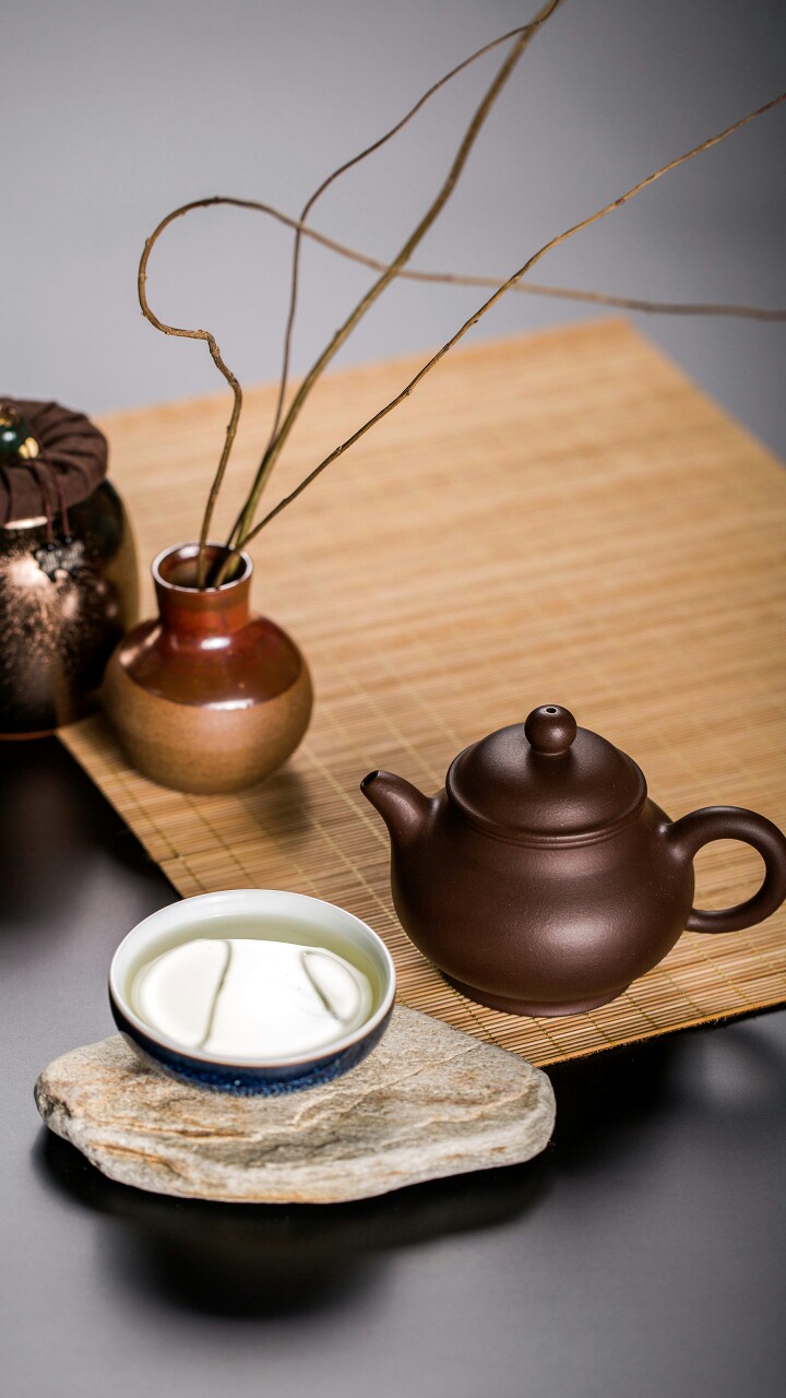 中国人饮茶,注重一个"品"字.