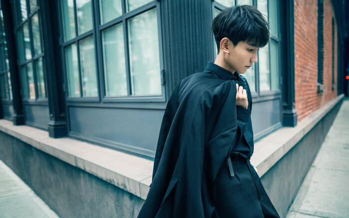 tfboys王源冬日户外帅气写真图片桌面壁纸