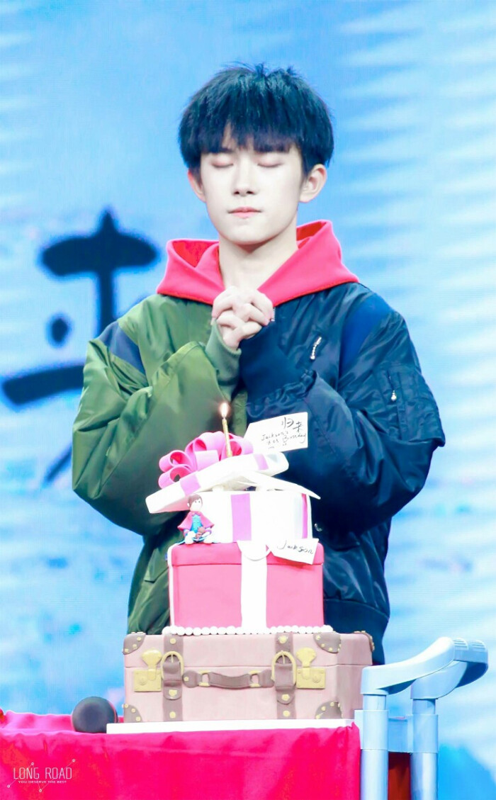 易烊千玺 #tfboys 1128易烊千玺十六岁生日会 高清 帅