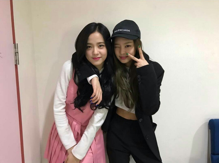 blackpink 金智秀(jisoo)金智妮(jennie)