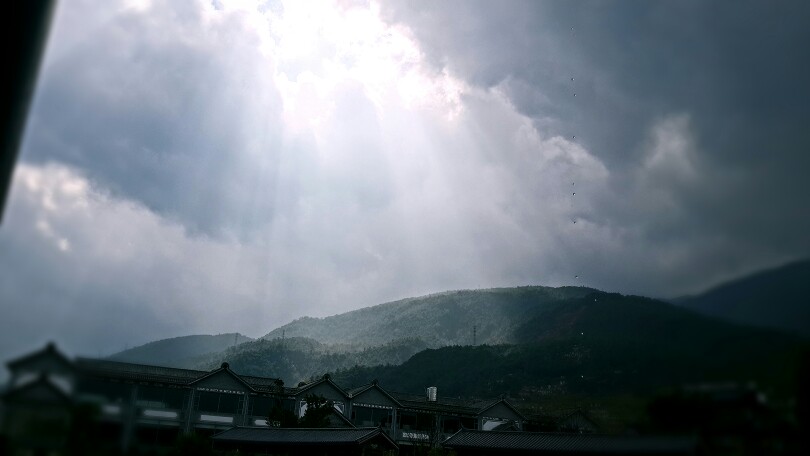 雨后阳光