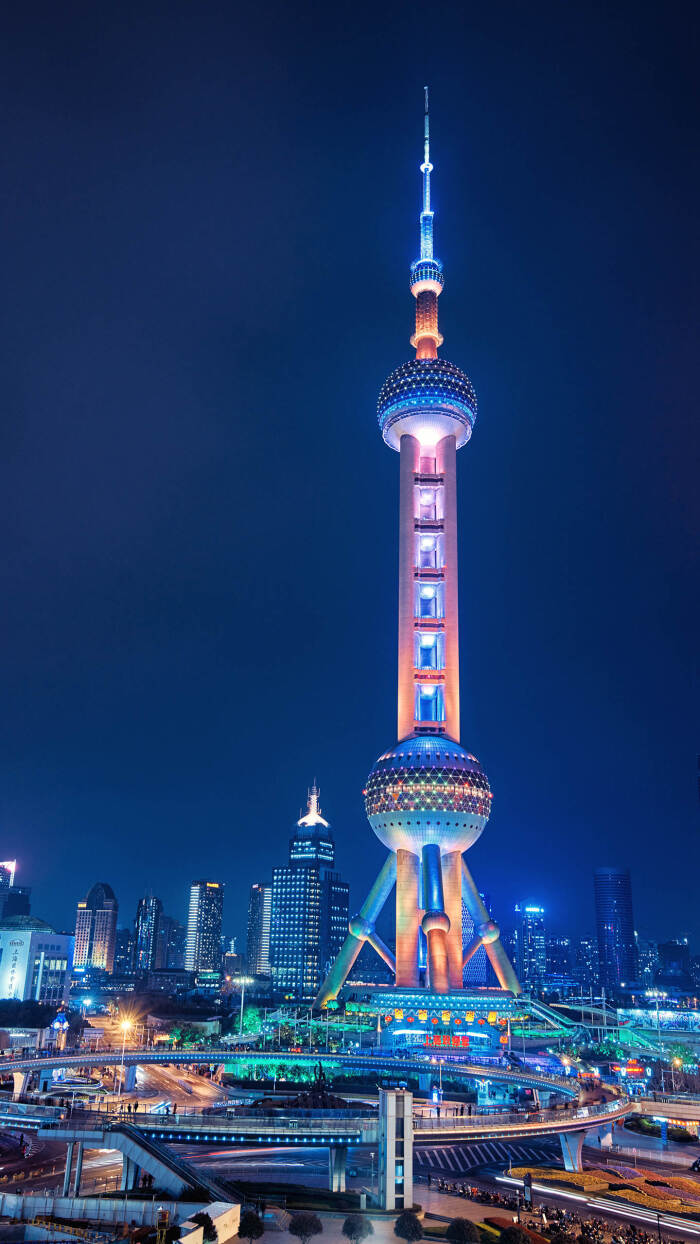 【东方明珠】东方明珠是上海的标志性文化景观之一,当夜幕降临,灯火