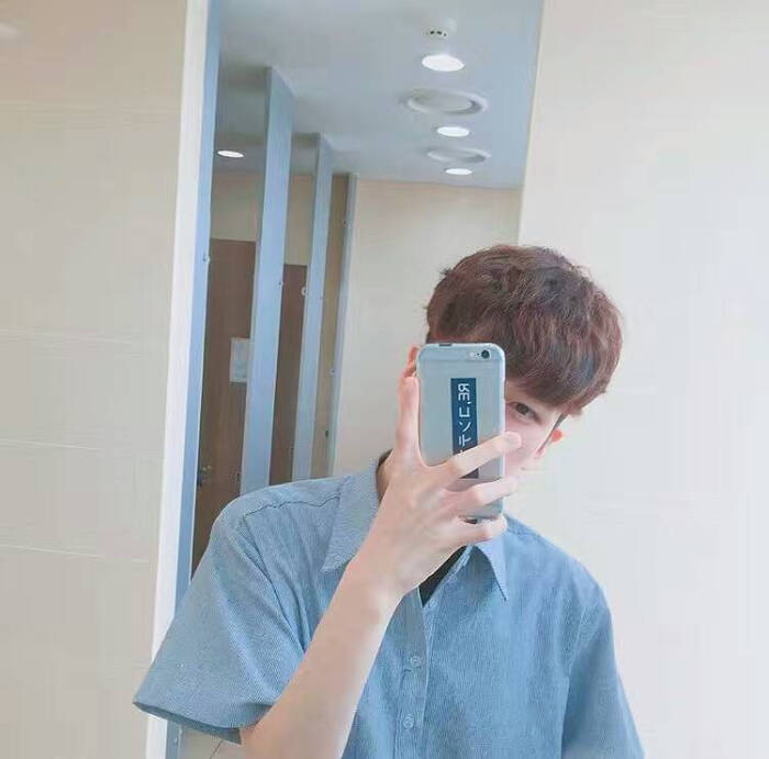 阳光温热岁月静好男生头像