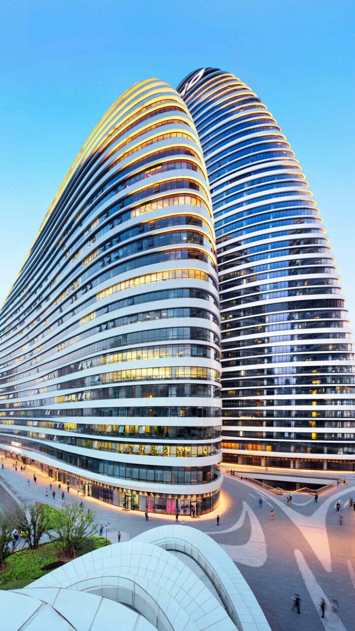 望京soho由世界著名建筑师扎哈·哈迪德担纲总设计师,是北京建筑新