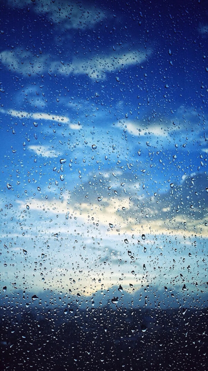蓝色天空雨滴壁纸 喜欢收藏 关注 谢谢