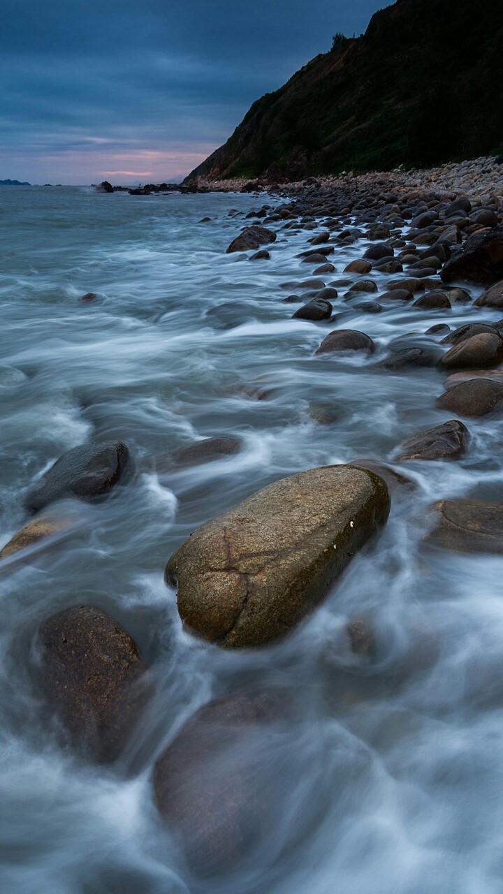 东临碣石,以观沧海.水何澹澹,山岛竦峙.