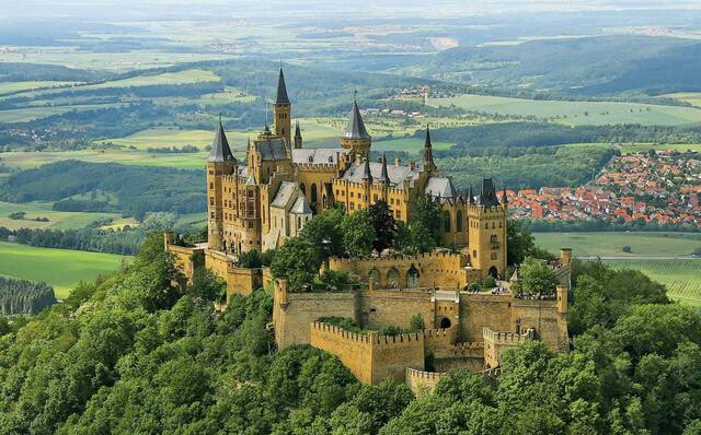 德国 霍亨索伦城堡德国南部最著名的两大城堡之一(另一为新天鹅堡)