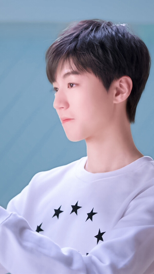 王俊凯高能少年团 俊俊我需要你的自拍来帮我补齐九张@tfboys