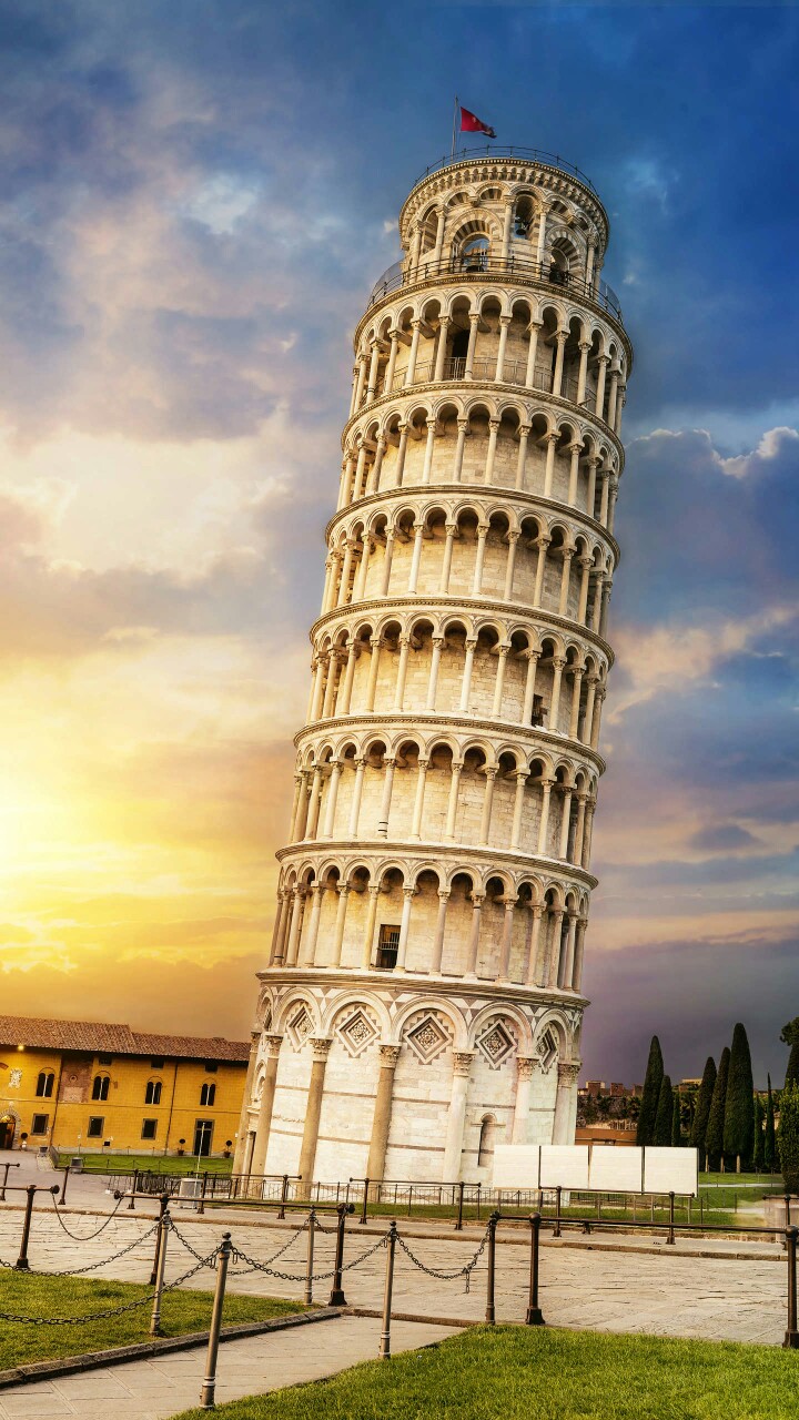 比萨斜塔是意大利比萨城大教堂的独立式钟楼,是比萨城的标志.