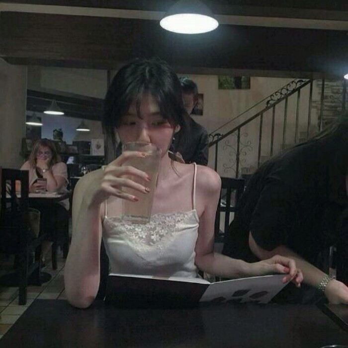 鹿梦妮 
