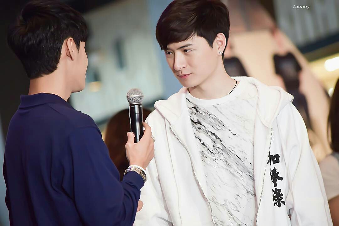 kristperawat##王慧侦##暖暖#暖暖衣服上的字好像是"加俸禄"?2333