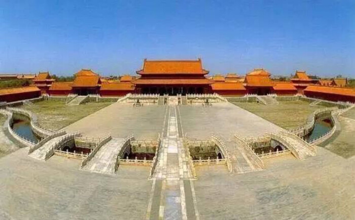 北京故宫始建于1406年,占地面积约78万平方…