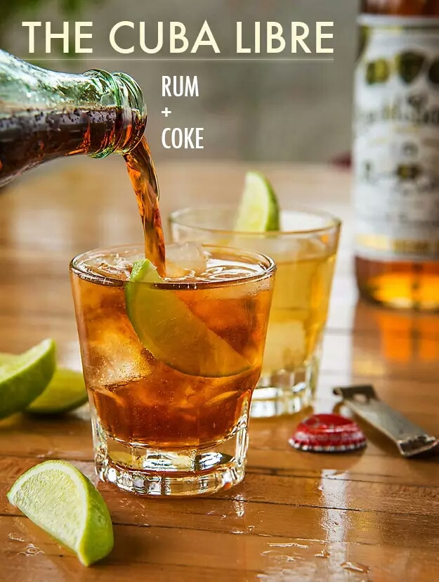 the cuba libre 自由古巴朗姆酒   可乐杯中加冰块,然后倒入朗姆酒与