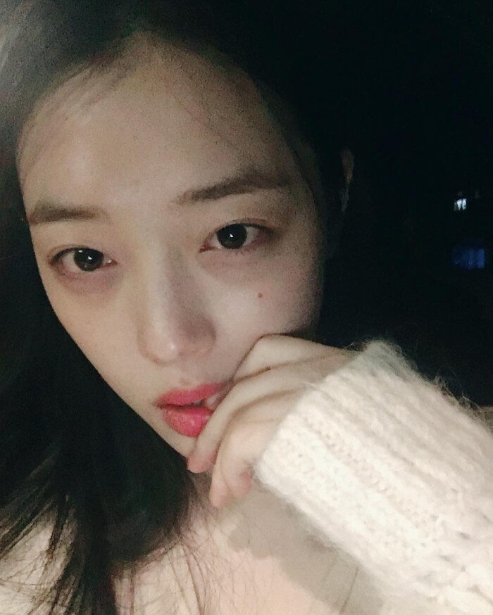崔雪莉 ins 头像