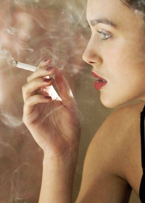 抽烟的女人性感